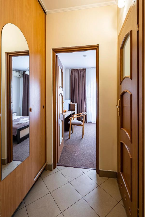 Hotel Galaktika Vinniki Kültér fotó